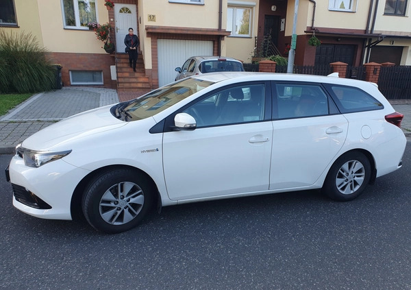 Toyota Auris cena 72500 przebieg: 141400, rok produkcji 2018 z Rzeszów małe 37